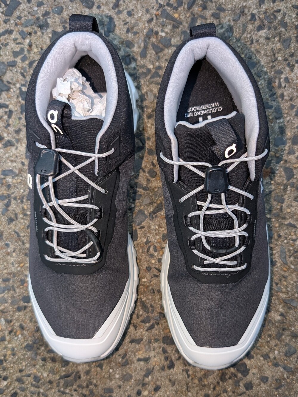 On Running Cloudhero "unisex" (5 youth) Mid Waterproof shoes (New)